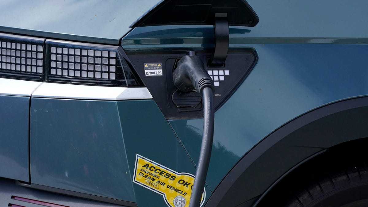 California Offers Low Income Residents ,000 to Buy EVs if They Can Figure out How to Apply