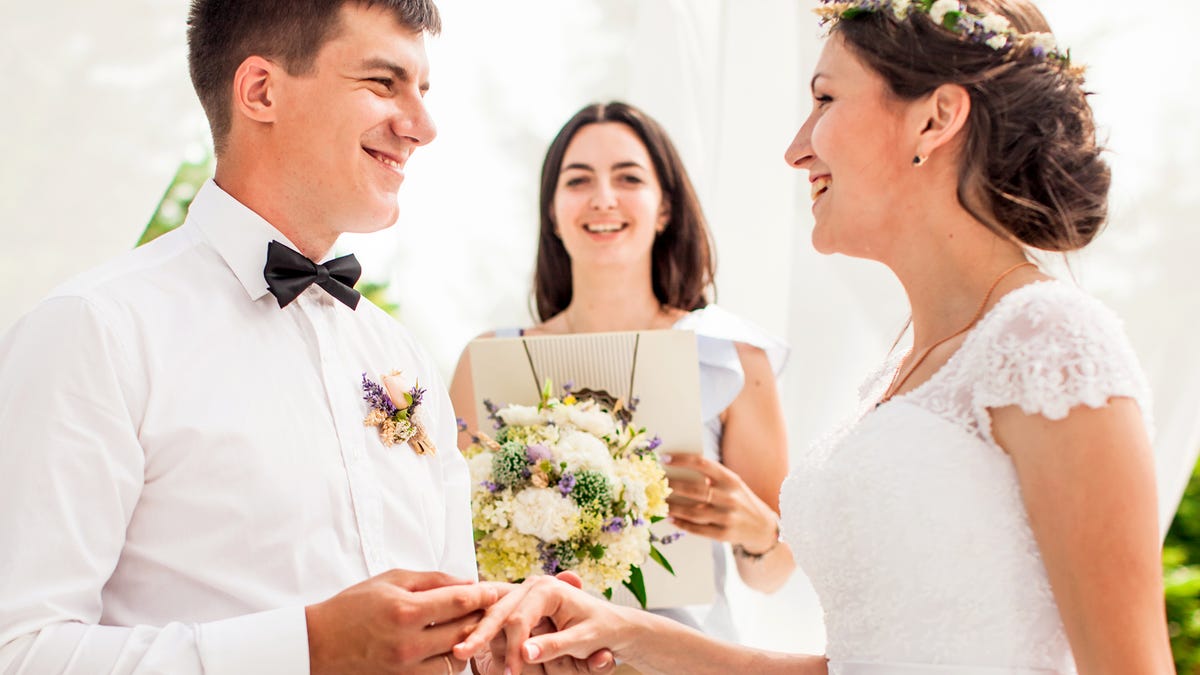 Tips For Officiating A Wedding 8749