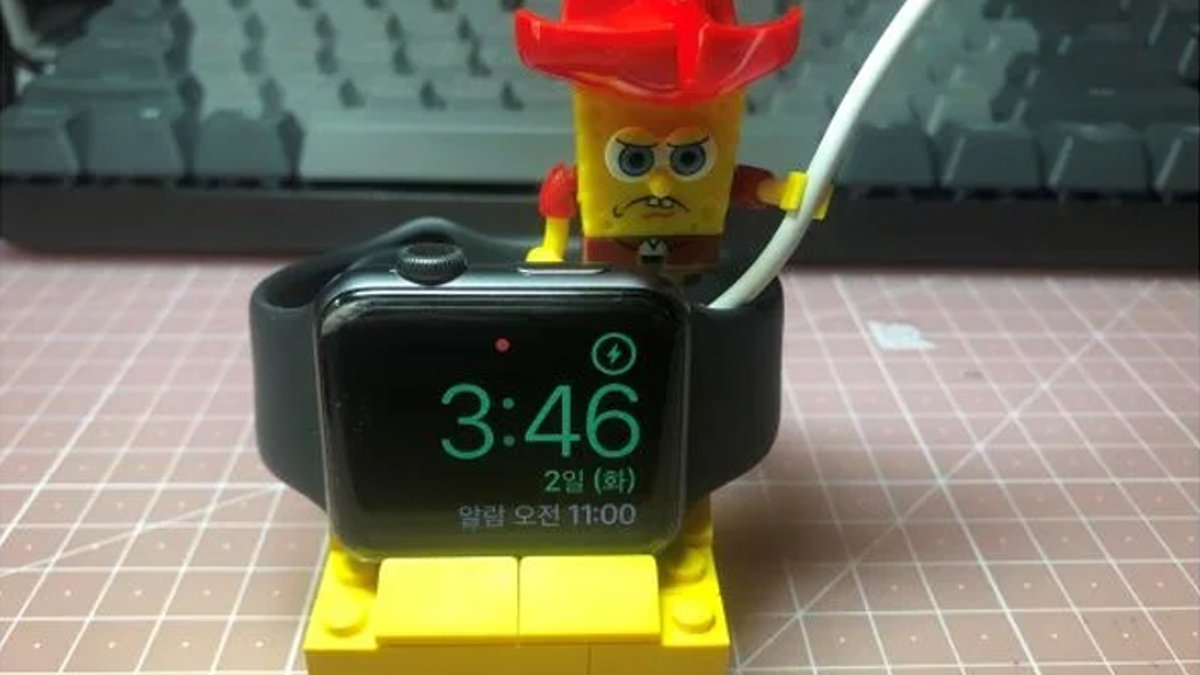 Terapi Grape affald Redditors Are Showing You How to Turn Your Lego Sets Into Apple Watch Docks
