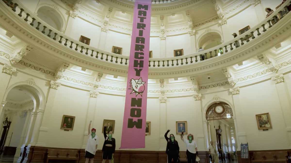 Pussy Riot lucha contra la ley de aborto de Texas con protestas y NFT