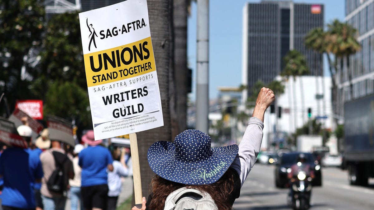 Expiración del contrato SAG-AFTRA;  Comité Negociador insta a la huelga
