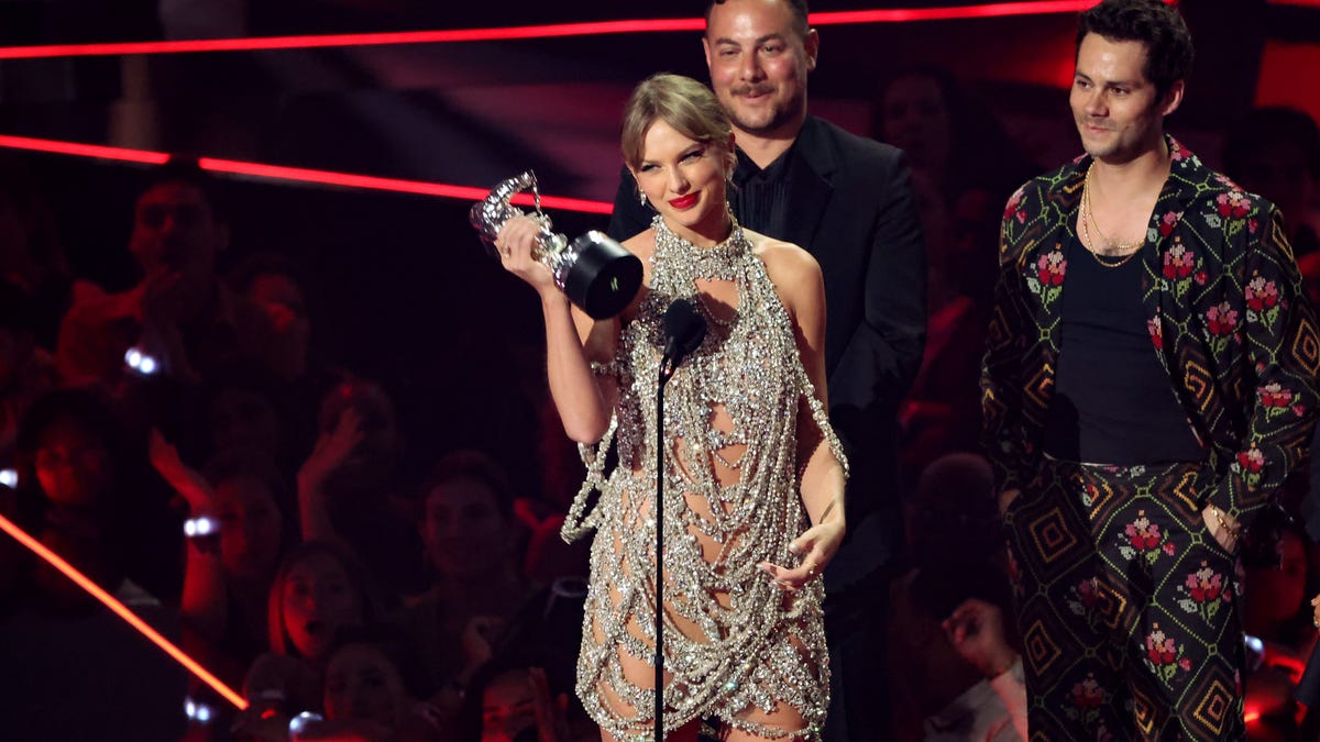 Taylor Swift Announces New Album Right After Making VMA History With