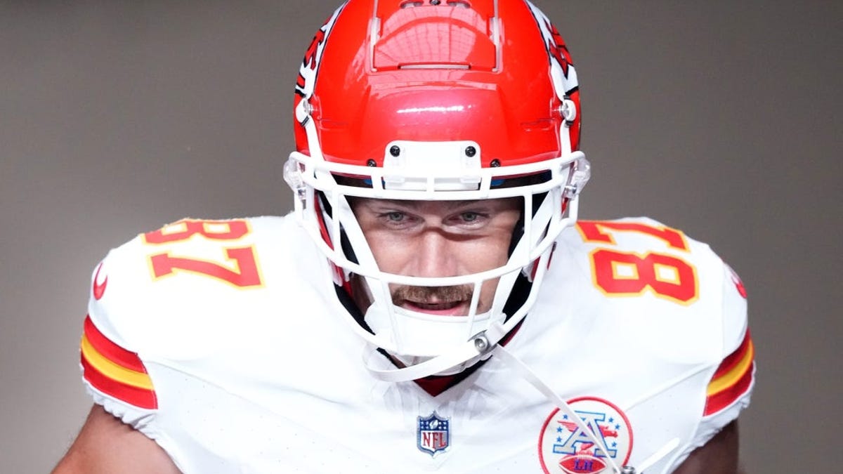 Chiefs owner Clark Hunt not betting against Travis Kelce playing