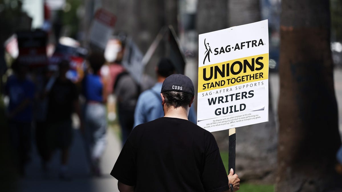 Hollywood Studios puede contratar a un negociador federal para las conversaciones SAG