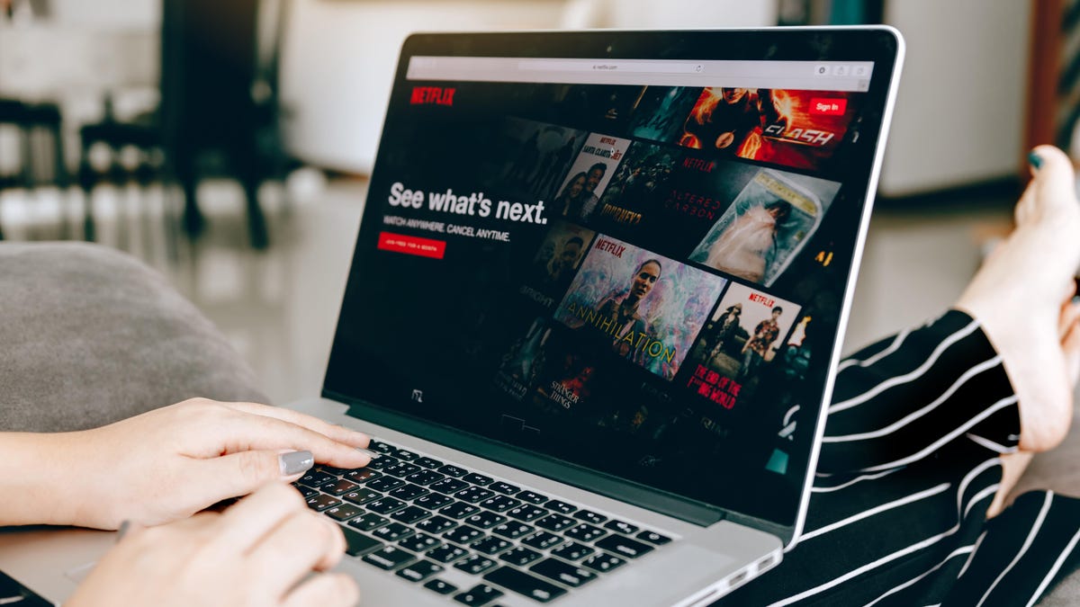 Oto jak używać tajnych kodów Netflix, aby ominąć algorytm