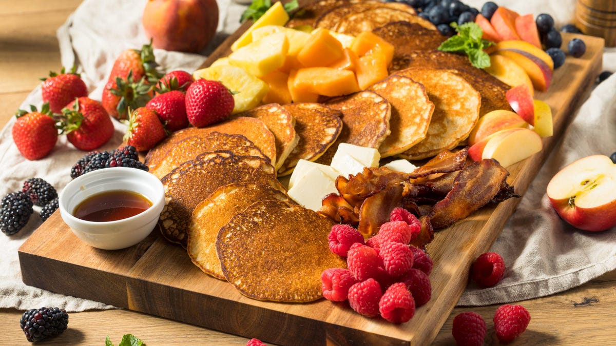 This Is the Only Right Way to Serve a Mom Breakfast in Bed on Mother’s Day
