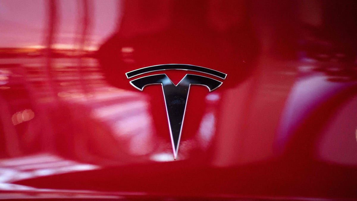 Tesla Owner Is Suing Tesla Over False Supercharger Claims
