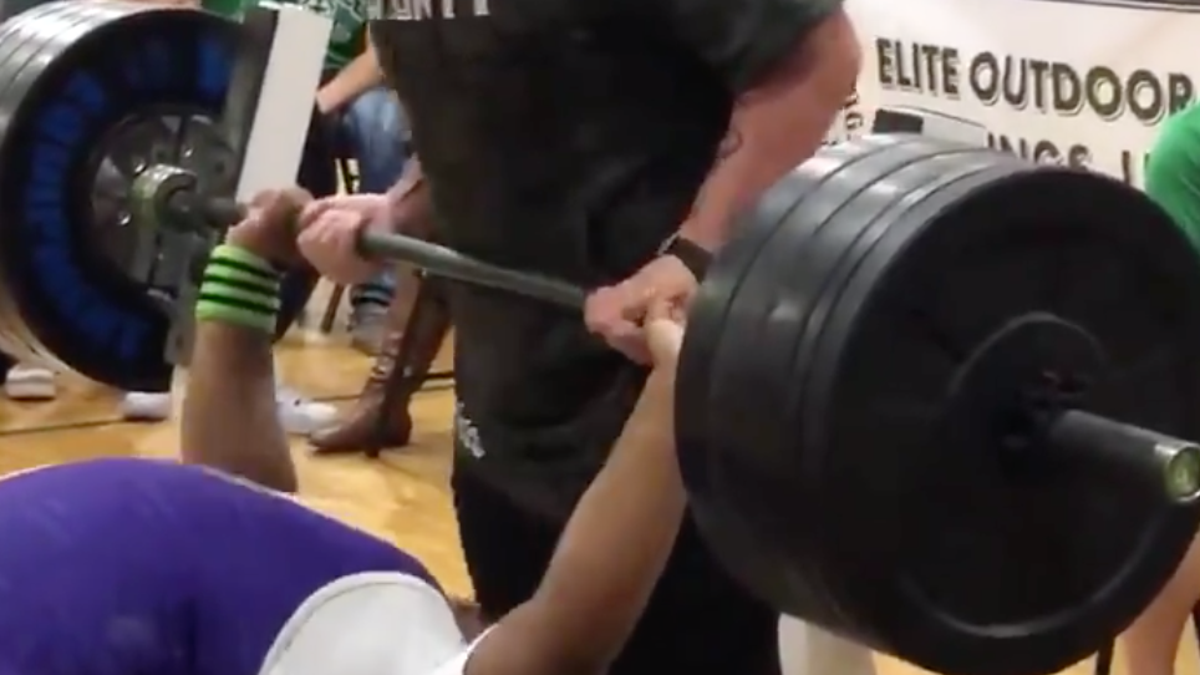 15 Year Old Freshman Mahailya Reeves Bench Presses 355 Pounds At