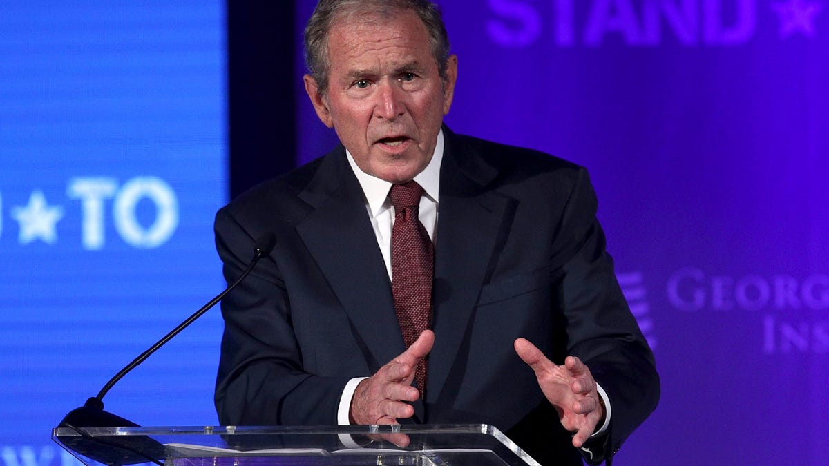 FBI descubrió complot terrorista en WhatsApp para matar a George W. Bush