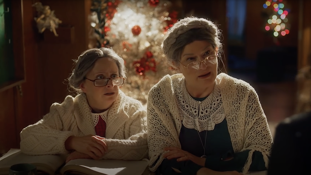 Rachel Dratch’s fake Hallmark movie features fake snow, real Christmas clichés