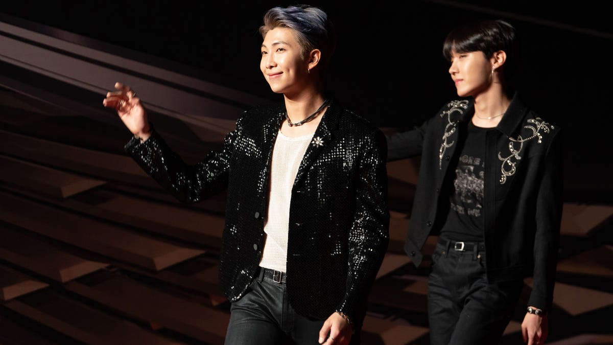 How The Hell Did This K-Pop Star Manage to Lose 33 Pairs of AirPods?