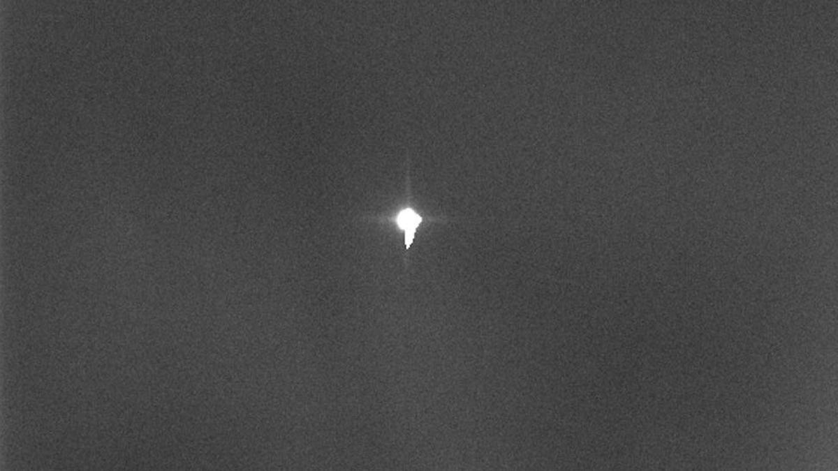 photo of Astronomers Capture Wild Image of China’s Out-of-Control Rocket image