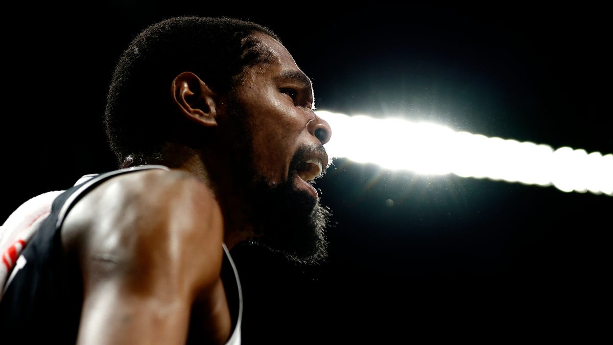 Kevin Durant takes his bad guy persona to new heights