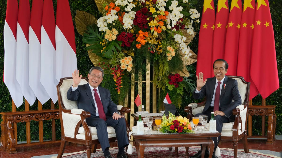 Indonesia mengatakan Tiongkok telah menjanjikan investasi baru sebesar $21 miliar untuk memperkuat hubungan
