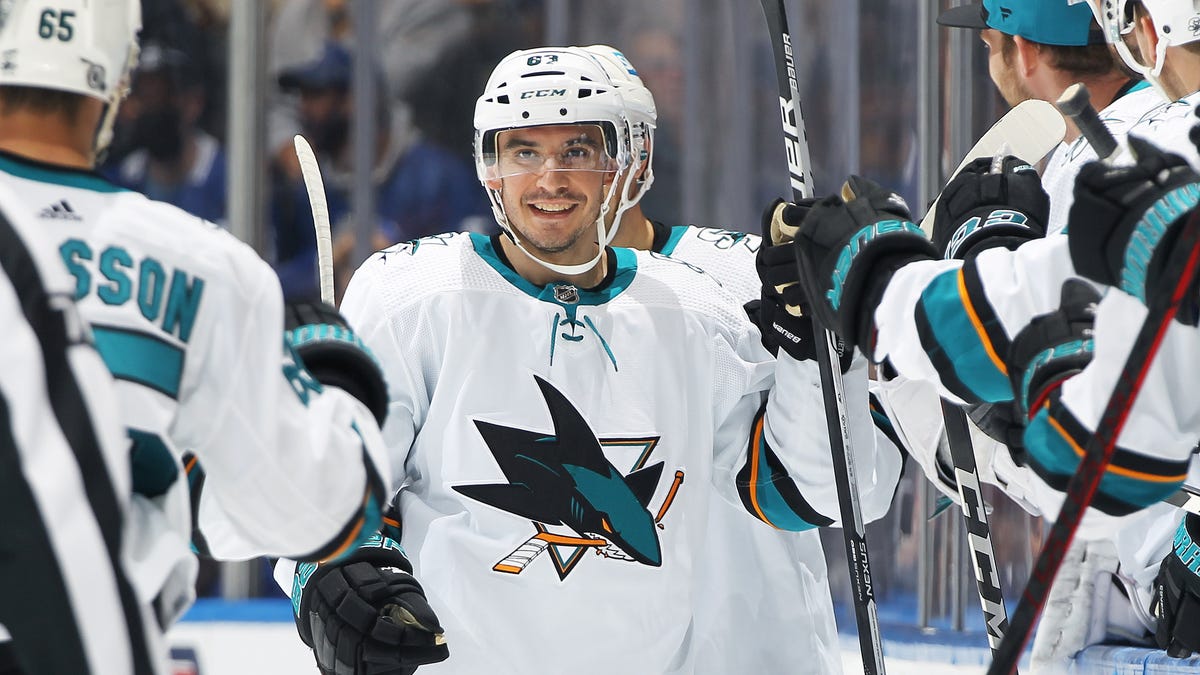 San Jose Sharks sign former Stars forward Andrew Cogliano to one-year deal