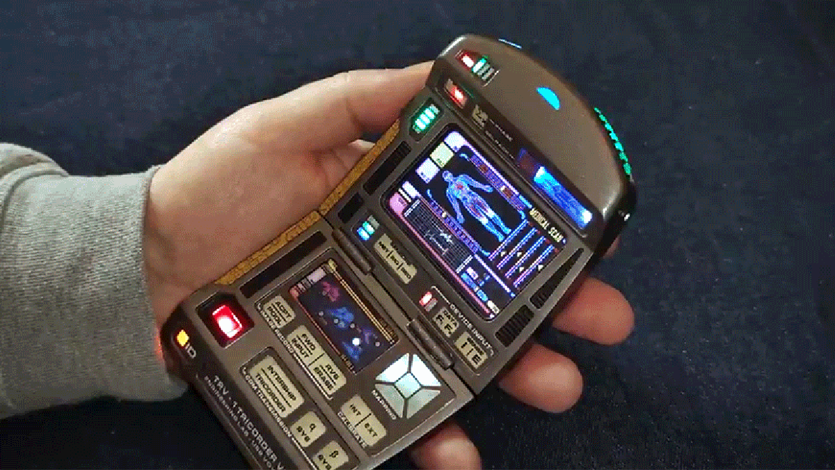 A Star Trek: Voyager Fan Built a Replica Tricorder That's Better Than Any Prop Hollywood Has Ever Made