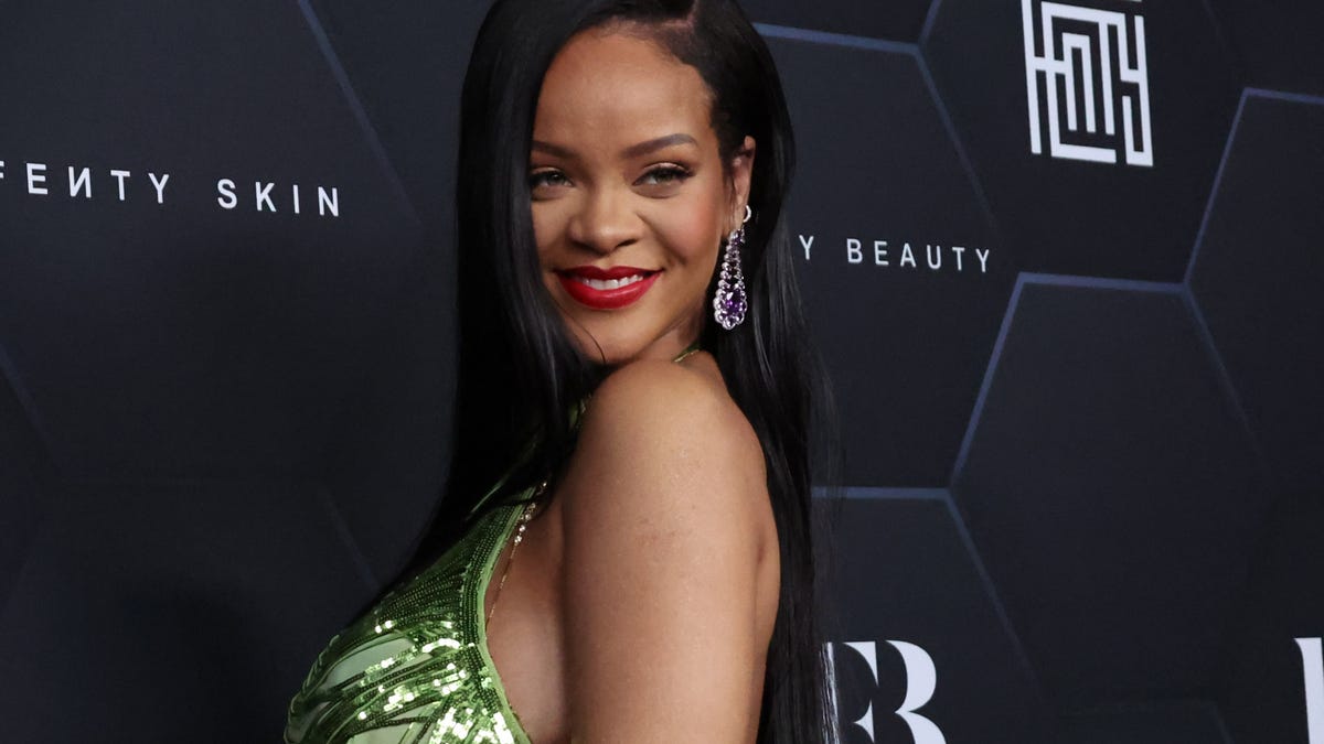 Rihanna Is America’s Youngest Woman to Become a Self-Made Billionaire