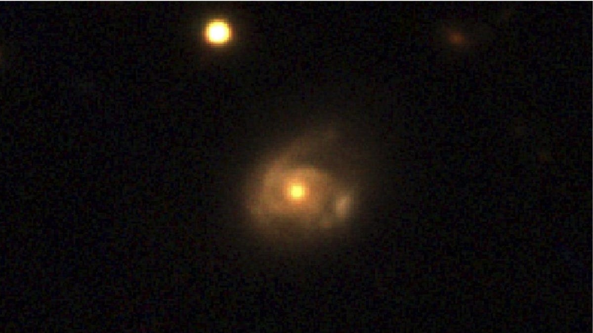 Rentgeno teleskopas stebi, kaip juodoji skylė lėtai ryja žvaigždę