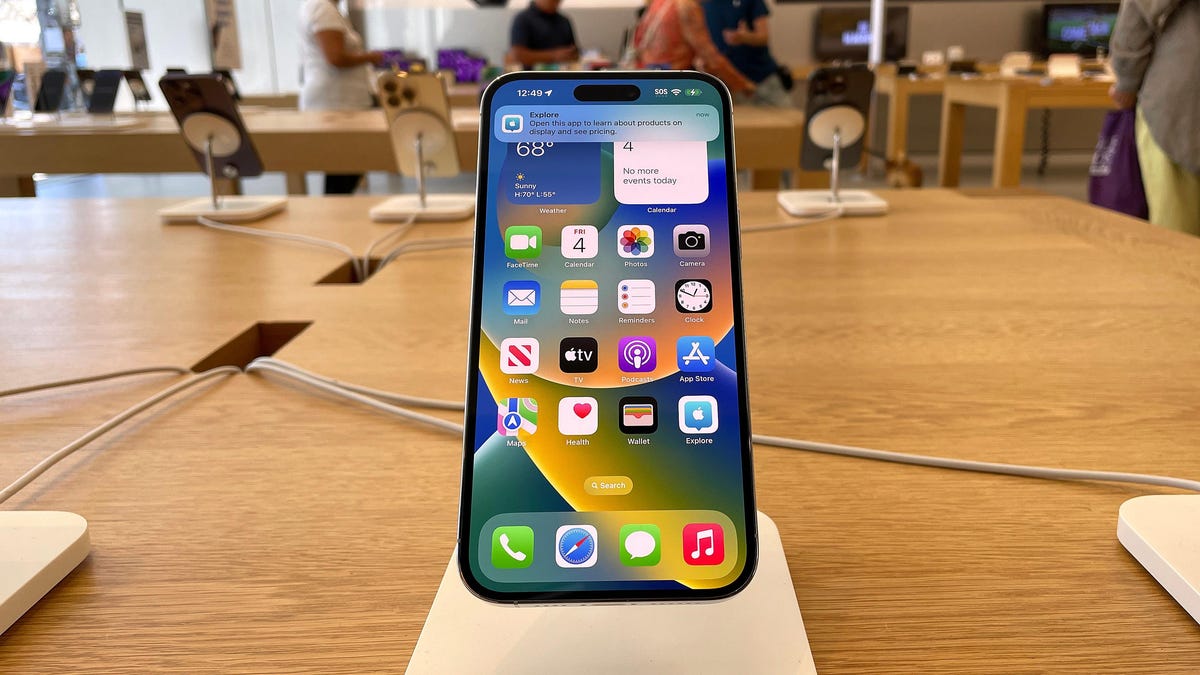 Apple Acknowledges a Smartphone Slowdown as iPhone 15 Approaches