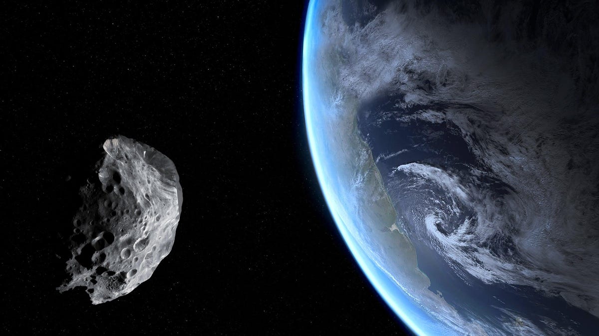 Vai jums vajadzētu uztraukties par “potenciāli bīstamu” asteroīdu, kas šodien šķērso Zemi?