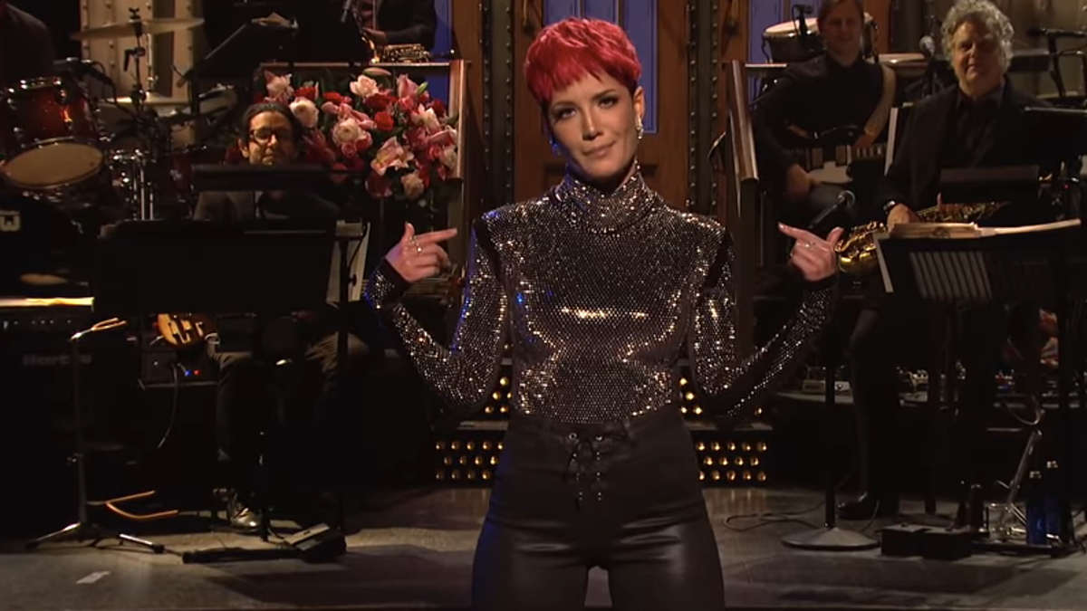 A Feeble Saturday Night Live Asks Too Much Of First Time Host