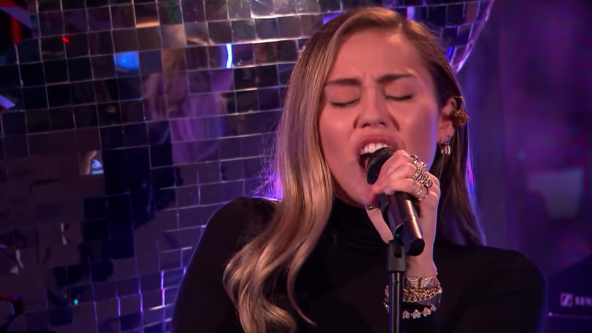 Watch Miley Cyrus Cover Ariana Grandes No Tears Left To Cry