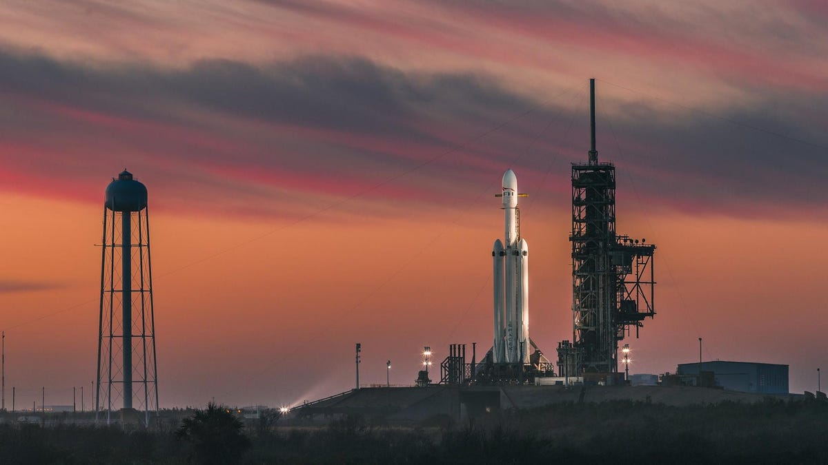 Cómo ver al Falcon Heavy de SpaceX lanzar un satélite militar clasificado