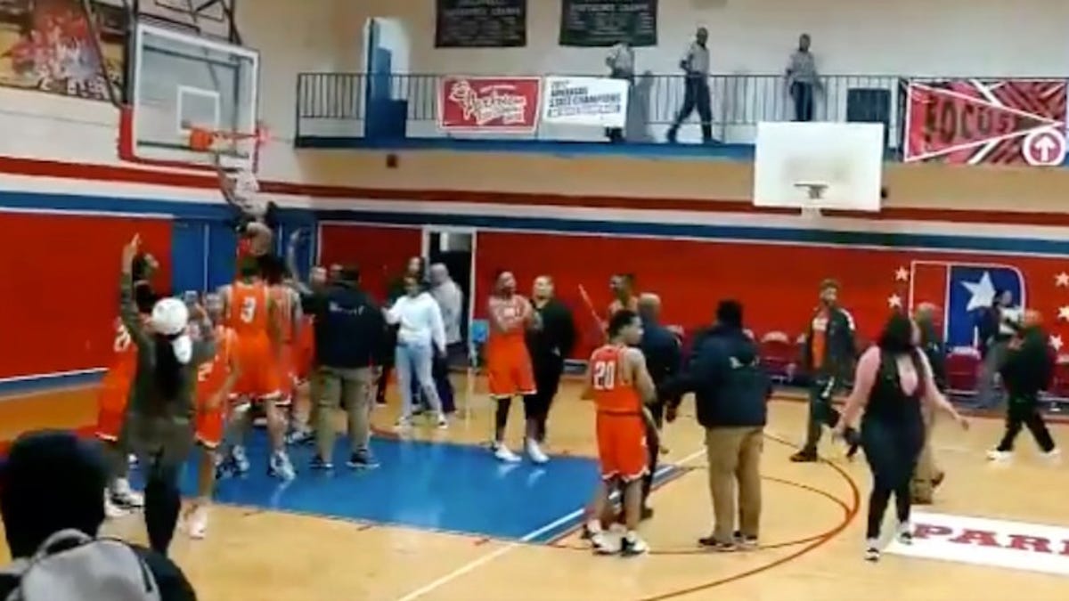 High School Basketball Team Enters Taunting Hall Of Fame After
