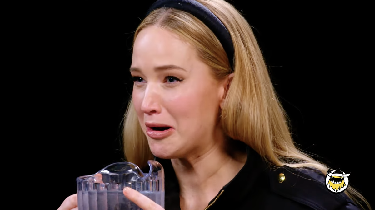 Jennifer Lawrence Gives Her Hot Takes On Method Acting While She Sobs Over Hot Wings Flipboard 8606