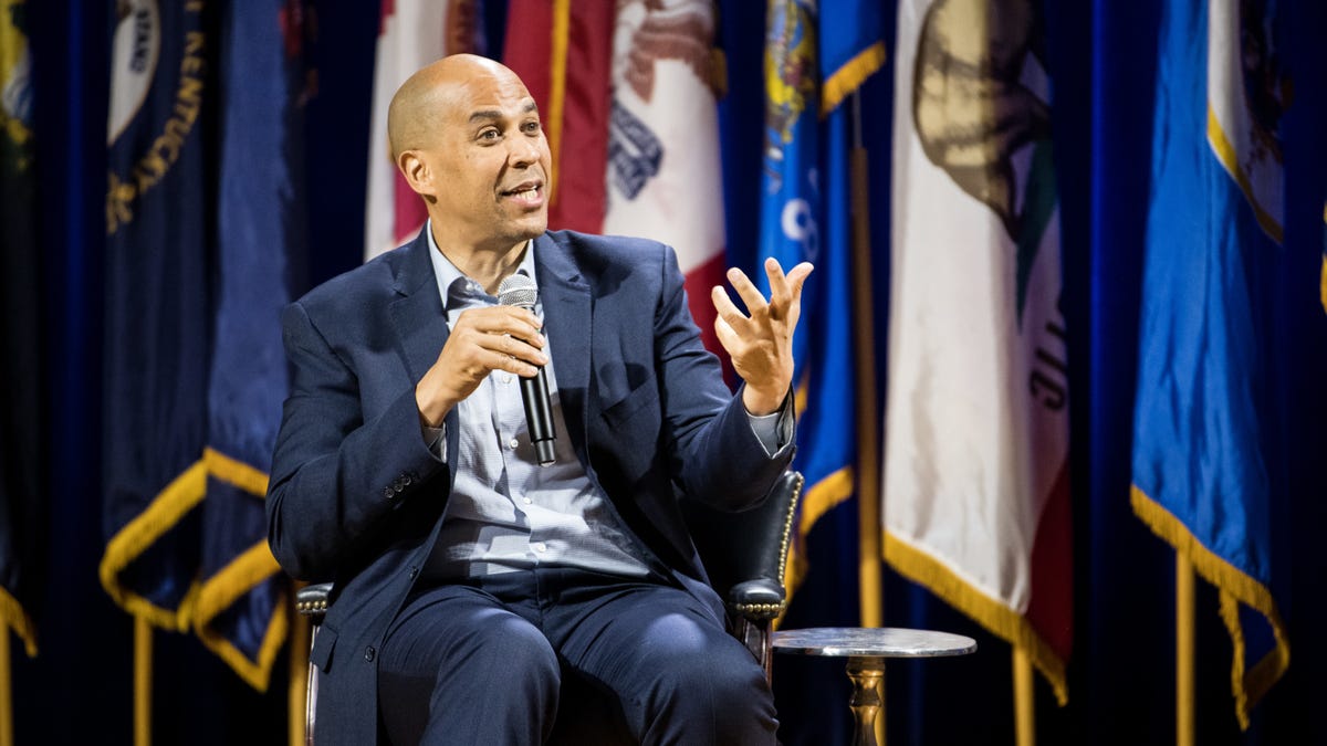 Cory Booker Gets the Link Between Climate Change and Prisons - Gizmodo