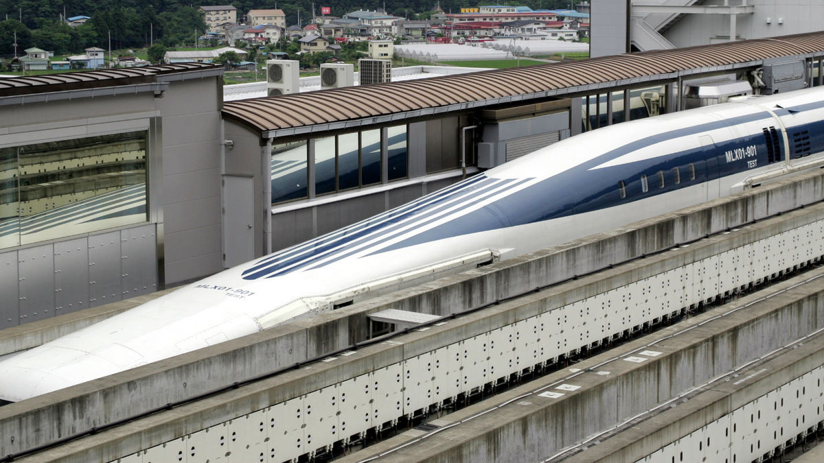 World's Fastest Train Hits 500km/h, And People Aboard Look Pretty Chill