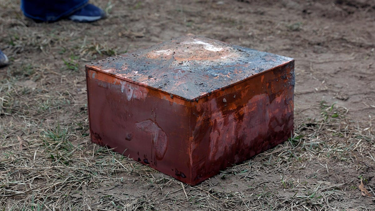 Second Time Capsule Found Under Robert E. Lee Statue