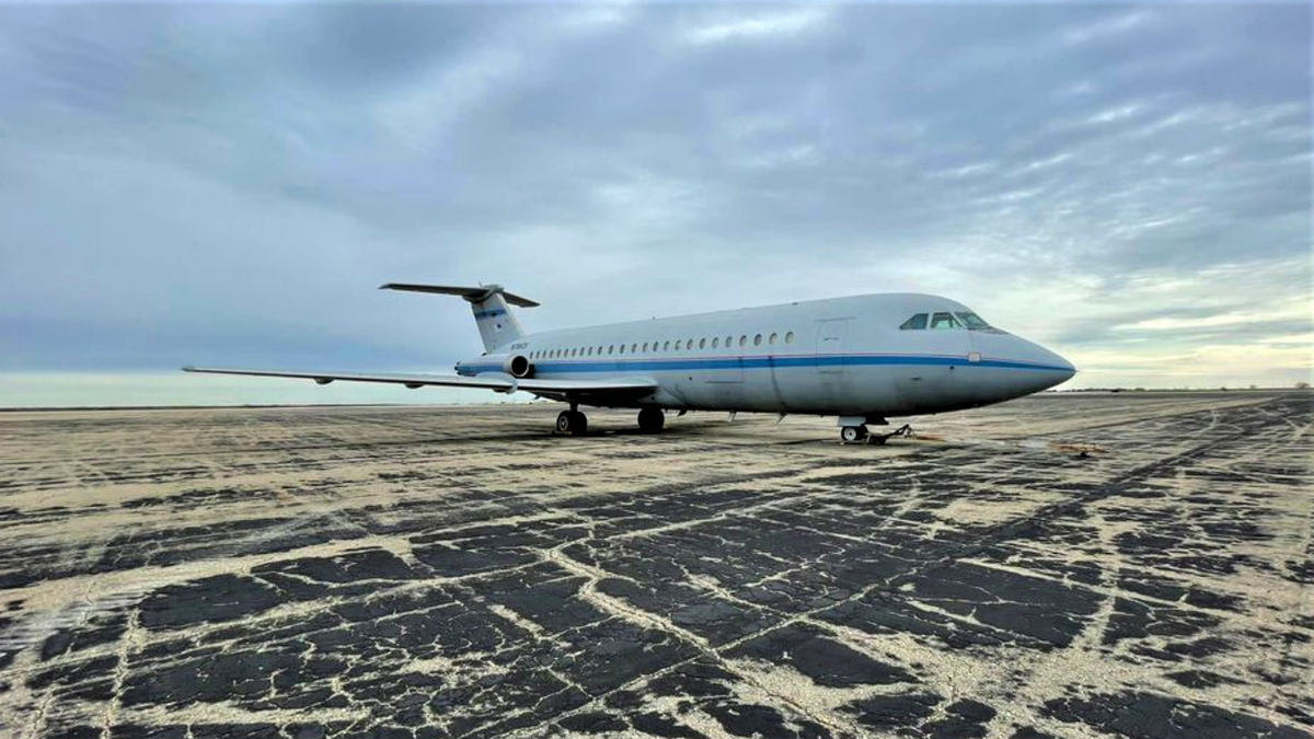 This Vintage Passenger Jet Would Make The Coolest Little Home