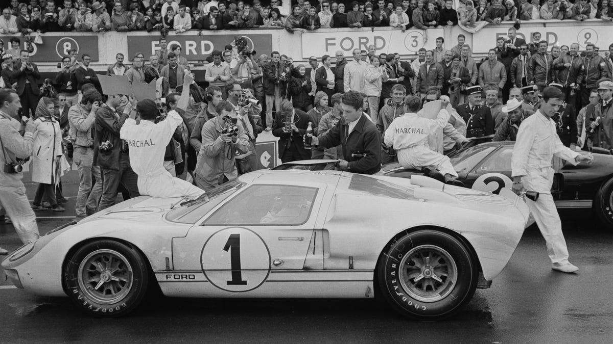 Ken Miles: Die Shelby-American-Jahre ist eine fotografische Geschichte einer Motorsportlegende