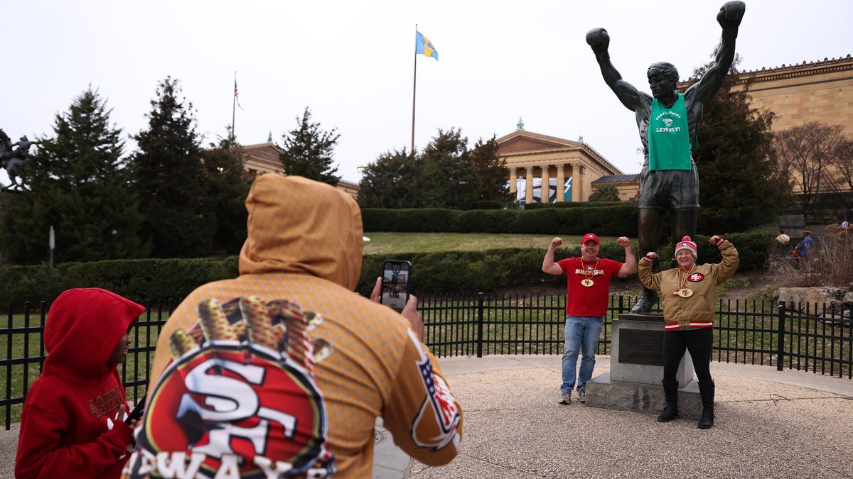49ers fans and Eagles fans are battling over the Rocky statue 