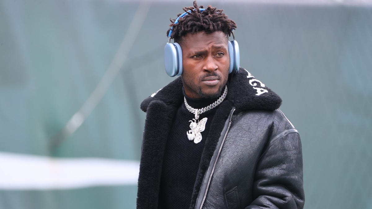 Antonio Brown tweets NFL return, which ain’t taking place