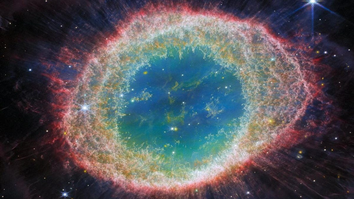 Teleskop Luar Angkasa Webb baru saja merilis dua gambar menakjubkan dari Nebula Cincin