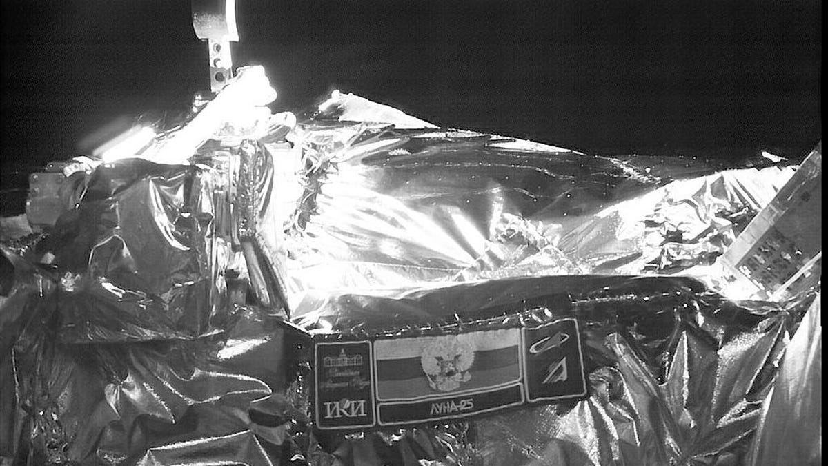 Russia’s Lunar Mission Captures Its First Views of Earth And the Moon