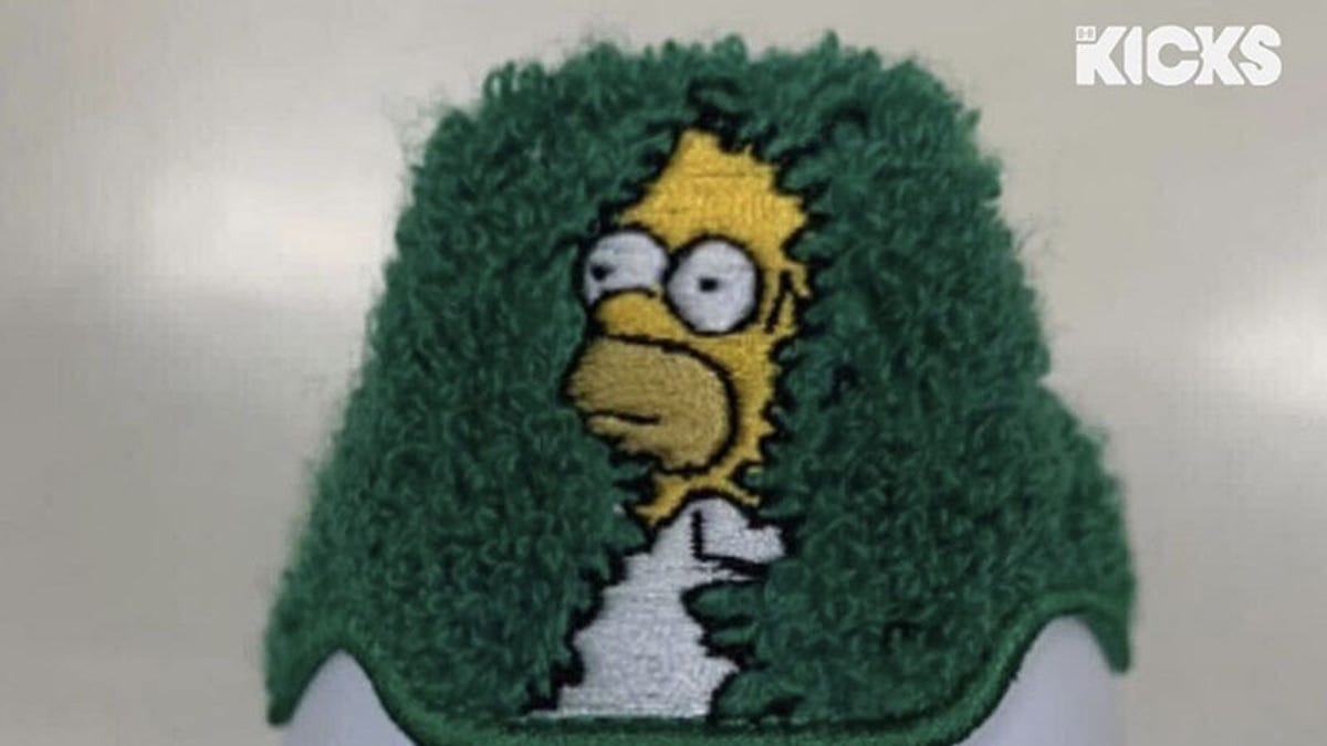 Adidas convierte el meme ‘Walking Into Bushes’ de Homer en tenis