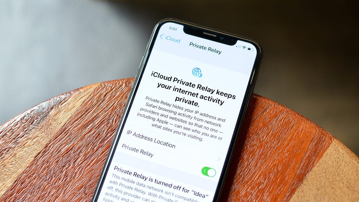 How to hide your ad crawler browsing history with iCloud’s “private relay”