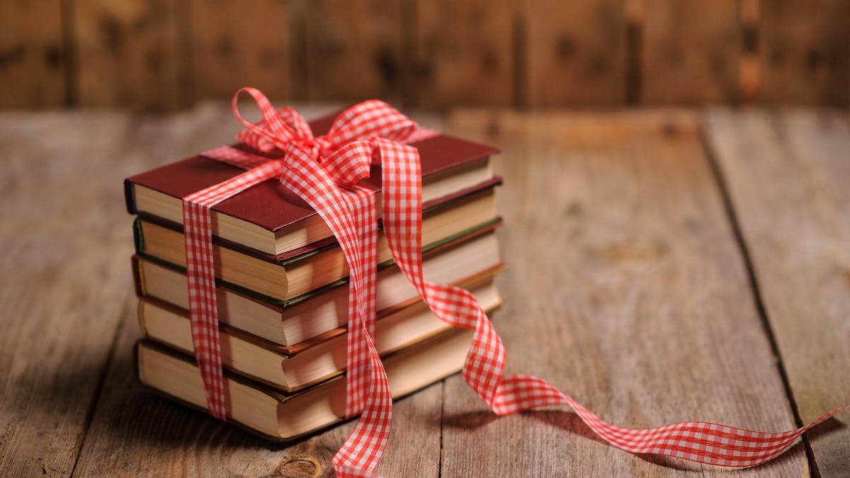 10 of the Best Gifts for Book Readers (That Aren’t Books)