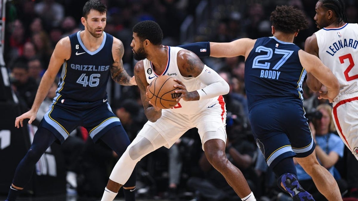 Clippers Grizzlies' massive 3rd quarter, snap skid