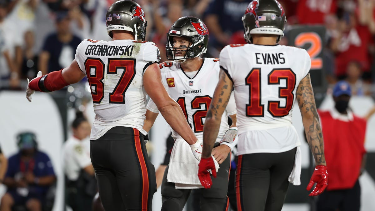 Opening Night Overreaction: Mike Evans is officially washed