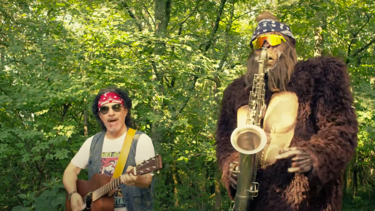 John Oates and “Saxsquatch” work together on the butcher “Maneater”