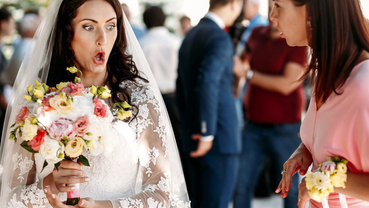 cbceac58ace872df0b471bbc3b9ac760 12 of the Worst Wedding Guest Faux Pas, According to Lifehacker Readers
