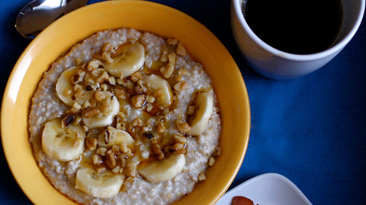 An Easy Way To Make Oatmeal In The Microwave Without It An Easy Way To Make Oatmeal In The Microwave Without It