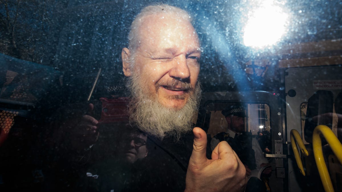 photo of Witness Says Assange Was Offered a Pardon to Help Trump, U.S. Lawyers Don’t Argue image