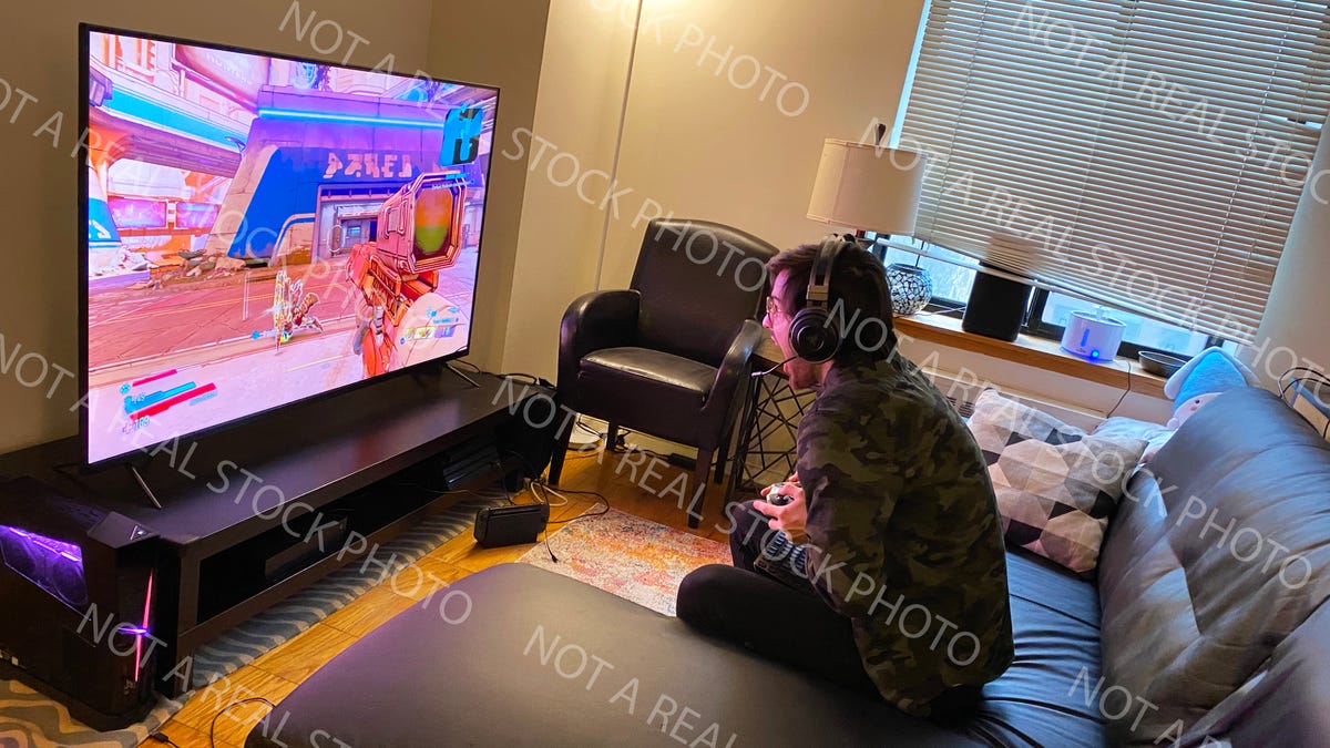 Featured image of post Bedroom Gaming Setup With Tv