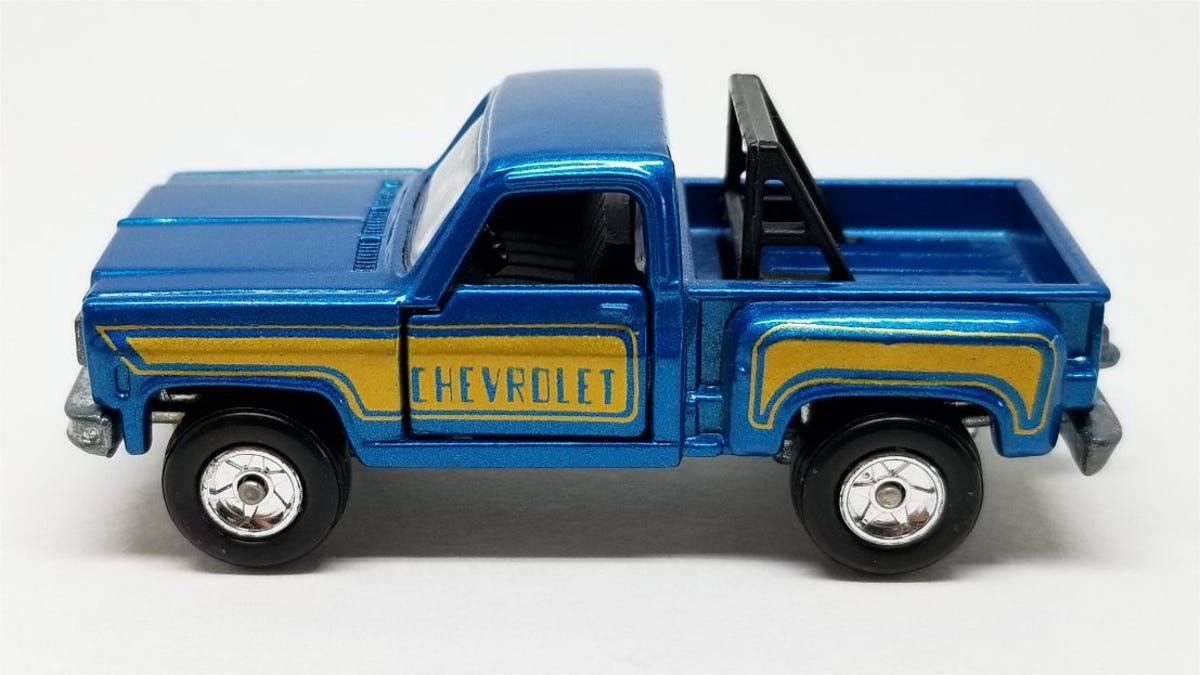 tomica chevrolet truck