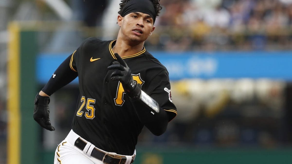 It just clicks': Despite unlikely scenario, Pirates put it all together in  rout of Tigers